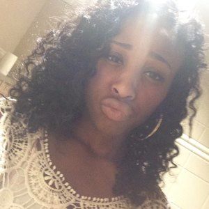 Meet your Posher, Simone